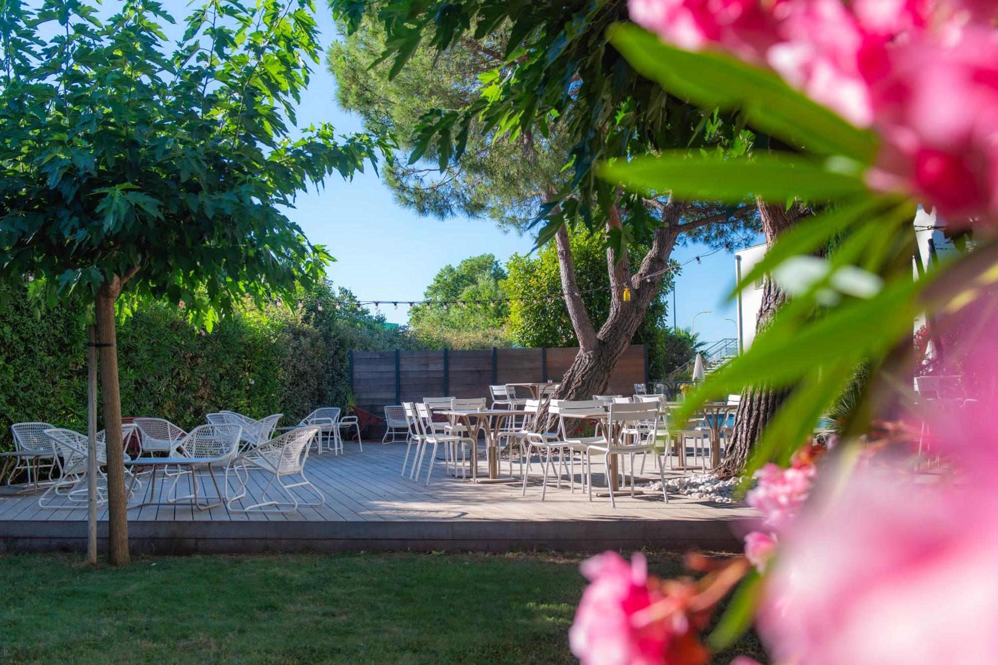 Kyriad Montpellier Est - Lunel Lunel  Ngoại thất bức ảnh